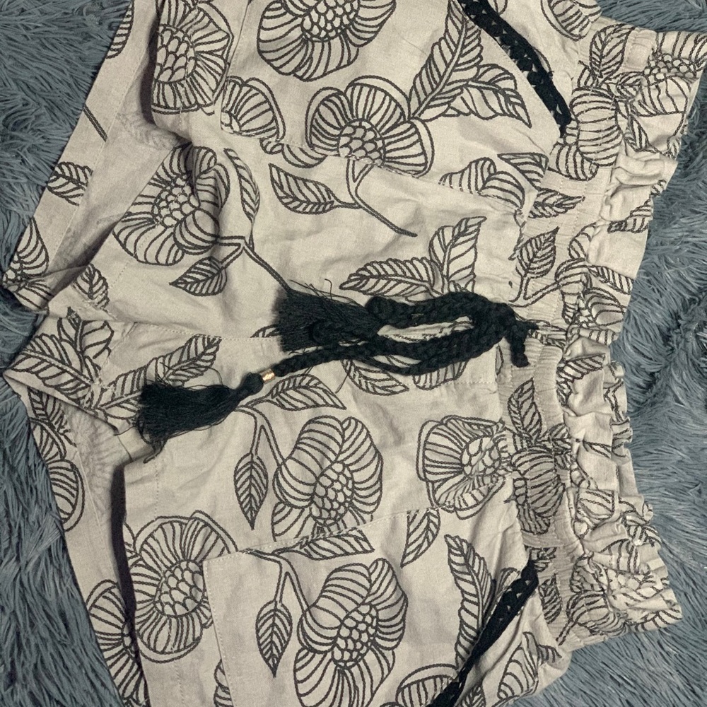 Nice for summer time or if you needa cute fit!